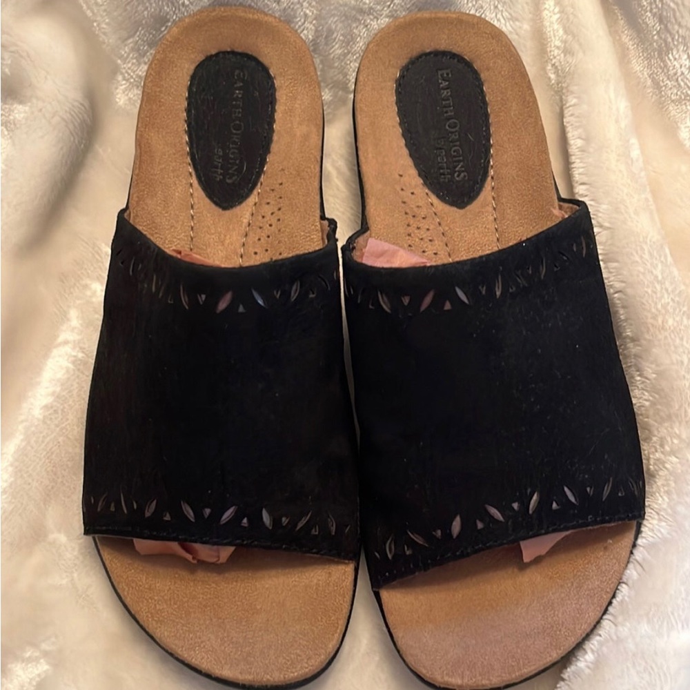 NWOT Earth Origins Slip On Sandals